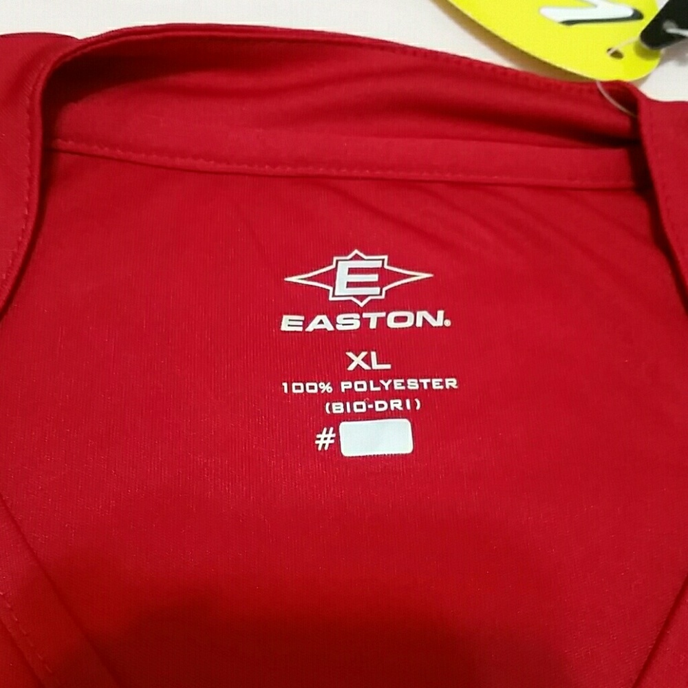 NWT. Women's  red/white athletic top. XL. - Picture 3 of 7